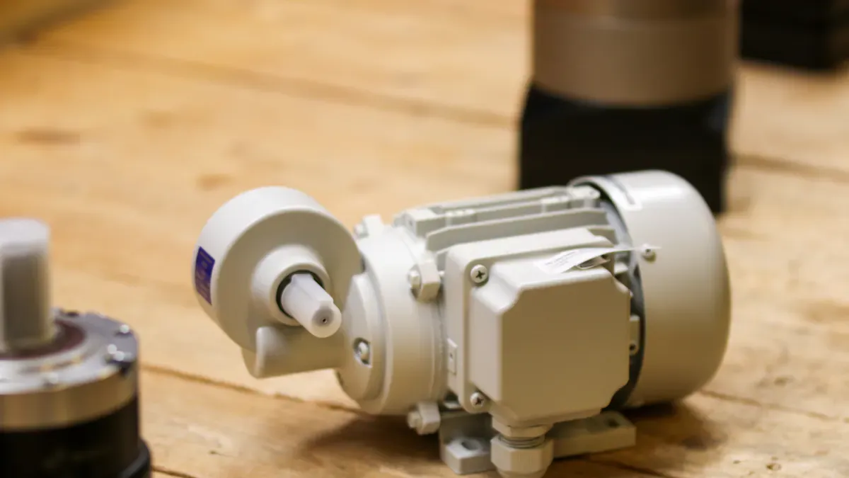 do three phase motors have capacitors